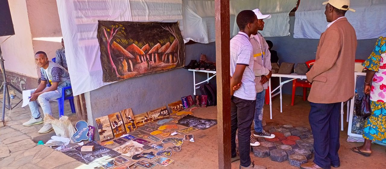 Mini-foire agro-industrielle de Butembo : Des jeunes entrepreneurs exposent les produits de leur imagination