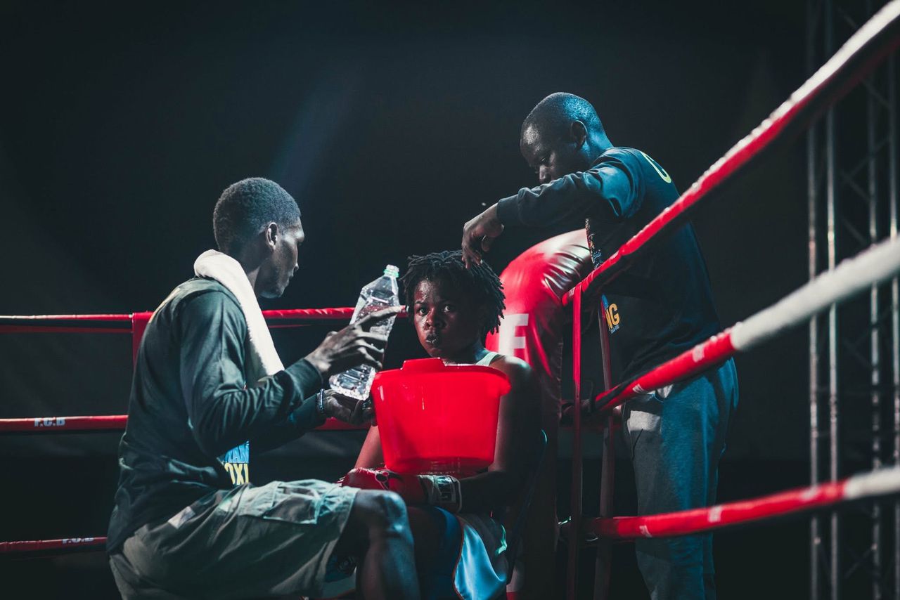 Boxe : Amissi Assumani, la reconversion réussie d’un jeune pugiliste en entraîneur prometteur