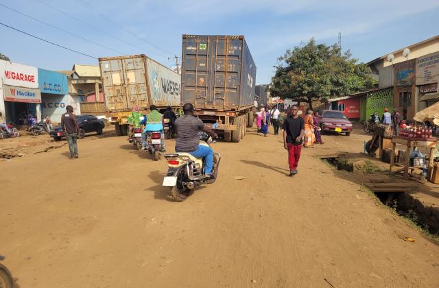 Beni : des camions hors normes interceptés, les autorités durcissent le contrôle du transport