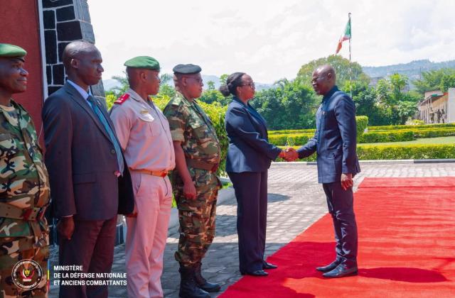 RDC-Burundi : la sécurité frontalière et la collaboration bilatérale en matière de défense au menu des échanges entre Guy Kabombo et Marie Chantal Nijimbere