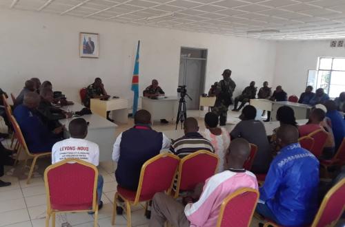 <p>Le Gouverneur militaire à Rutshuru pour une consultation avec les couches de la population</p>
