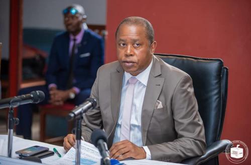 <p>Les élections auront lieu dans les délais constitutionnels, rassure Denis Kadima</p>
