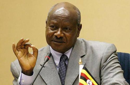 <p>Tweets provocateurs du général Muhoozi : Museveni s’excuse pour les écarts de son fils et explique la raison de sa promotion</p>
