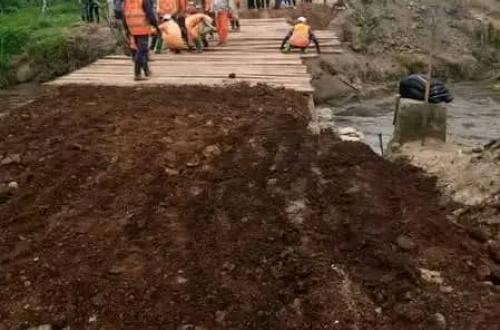 Beni : “Interdiction du passage des véhicules dépassant le chargement de 50 tonnes sur le pont de sauvetage jetté sur la rivière Lume” (Col. Ehuta Omeonga Charles)