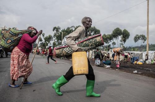 Nord-Kivu : Les déplacés du site de Kayembe bloquent la RN2 après “4 mois sans aide et un détournement présumé de leurs dons”