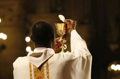 RDC : Deux religieux démis de leurs fonctions à Kinshasa