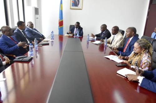 Kinshasa : L'avancement des travaux de la relance de SOTEXKI au centre d'échange le ministre Julien Paluku et le PDG de la société Felder