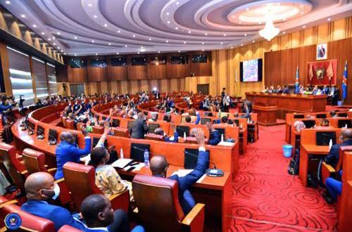 RDC : Le Sénat exige une nouvelle évaluation de l'état de siège dans une séance à huis-clos élargie aux membres du gouvernement