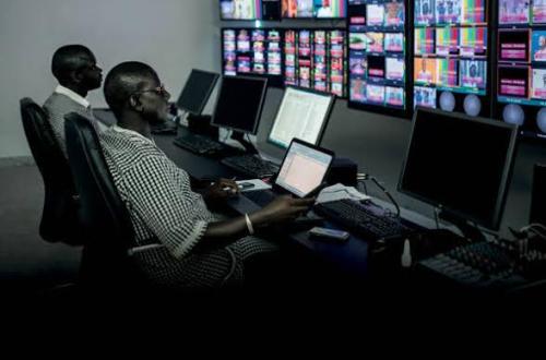 Régulation des médias en RDC : Le ministre Muyaya prend des mesures drastiques contre les chaînes en situation irrégulières à Kinshasa
