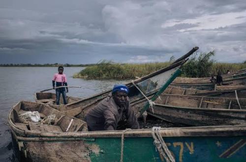 Rutshuru : l’administrateur intérimaire décide de surseoir jusqu’à nouvel ordre l’opération d’immatriculation forcée des embarcations sur le lac Édouard