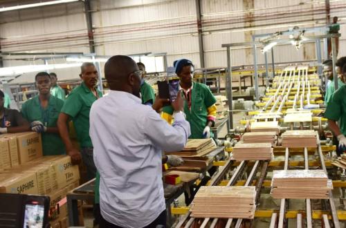 RDC : Production de carreaux et de faïences "Made in Congo", Julien Paluku palpe du doigt les premiers résultats