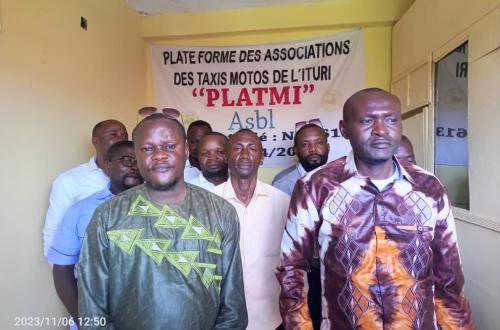 Ituri : Un accord trouvé entre le gouvernement et les associations des taxis motos pour la vente et achat des plaques d’immatriculation
