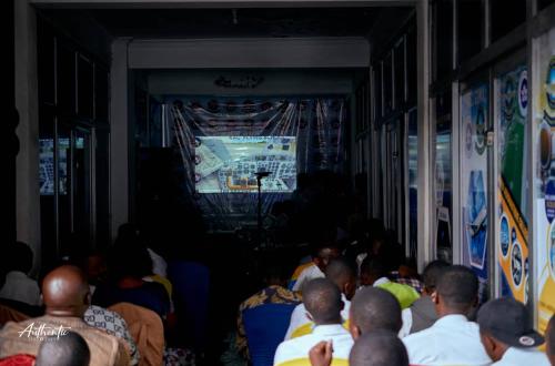Goma : Des élèves du secondaire participent à une simulation de vol organisée par le Kenya Aéronautique collège lors de la Journée internationale de l'aviation civile