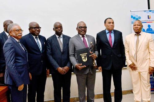 RDC : Nicolas Kazadi récompensé par un “Prix d'Excellence” pour ses performances exceptionnelles dans l'augmentation du budget de l'État