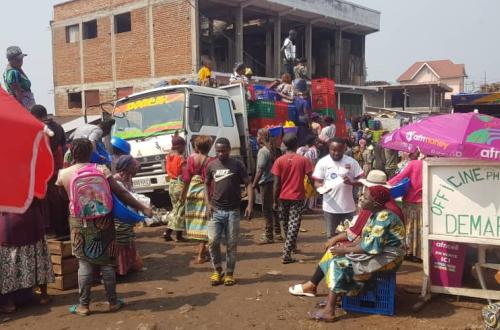 Goma : La prolifération des vendeuses ambulantes rwandaises avec des produits locaux représente une menace pour le petit commerce local