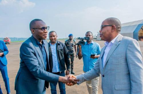 Sud-Kivu : Théo Ngwabidje Kasi a regagné Bukavu ce vendredi après deux semaines passées à Kinshasa pour une mission de travail
