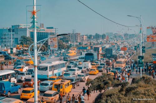 Embouteillages monstres de Kinshasa : La police veut utiliser la nouvelle technologie pour la surveillance de la circulation routière