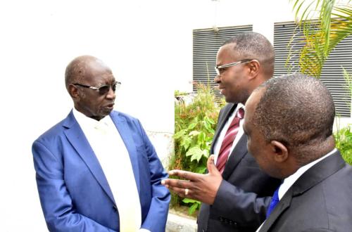 Julien Paluku décante la situation des véhicules de transit en route vers la RDC bloqués par l’Ouganda