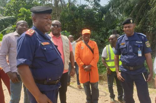 Nord-Kivu : Satisfait de l'évolution des travaux sur la route Mbau-Kamango, le Vice-gouverneur jete des fleurs à JOKAS-TRADING