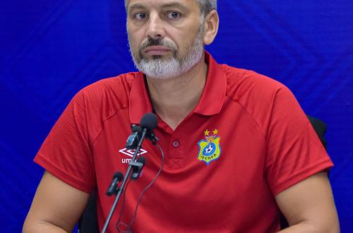 Sébastien Desabre évoque l'absence de Mukau et la situation de Mbemba