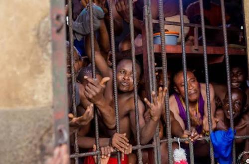 Tirs et chaos : Tentative d’évasion à la prison de Makala à Kinshasa