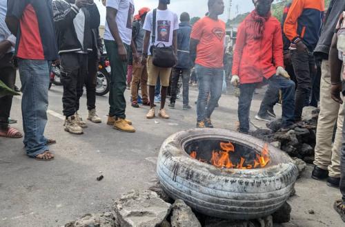 Les familles des victimes réclament les corps de leurs