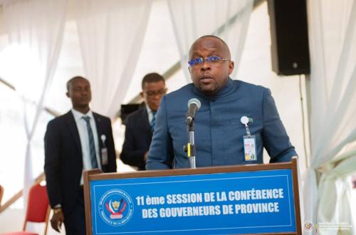 Jacquemin Shabani présente le rapport d’évaluation de la mise en œuvre des recommandations de la 10ᵉ Session