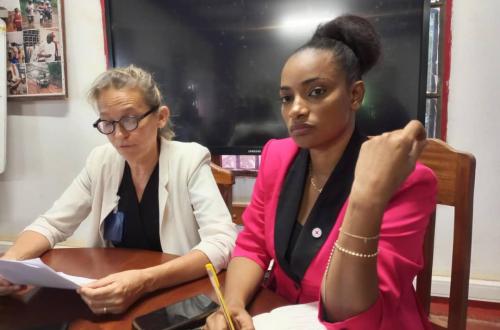 De gauche à droite Anne Protois délégué santé CICR et Diary Sow , cheffe de sous délégation du CICR à Bunia Ph © Joël Heri Budjo décembre 2024