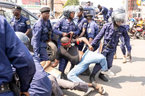 La police arrête 10 militants de la LUCHA lors d'une manifestation de soutien aux FARDC