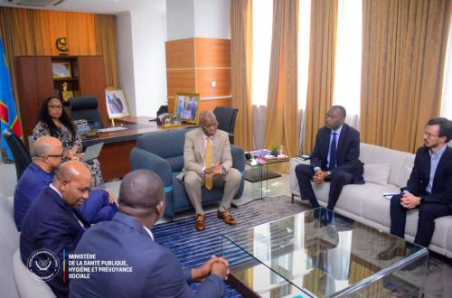Tête-à-tête entre Roger Kamba, le sous-directeur général et le directeur adjoint de l'OMS