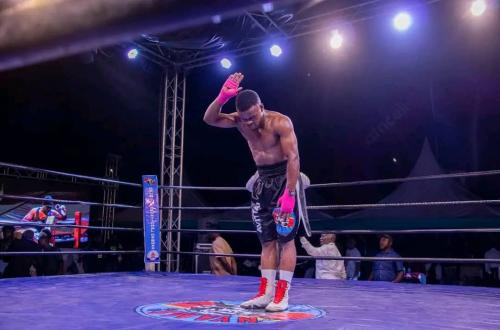 Le grand événement de boxe prévu samedi 05 avril 2025 à Kampala, opposant le boxeur congolais Augustin Mugunge à l'Ougandais Ivan Kambagire, a été reporté d'une semaine. Le combat se tiendra désormais le 12 avril 2025 au MTN Arena, un lieu qui s’annonce spectaculaire pour un duel qui s’annonce déjà comme un grand moment de sport en Afrique de l’Est.
