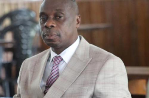 Mis en accusation pour détournement, le Gouverneur Jean-Paul Mbwebwa Kapo cède son fauteuil à son Vice