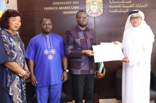 Un chèque de 50.000 USD remis au gouverneur Daniel Bumba par l'ambassadeur des Emirats Arabes Unis pour assister les sinistrés des pluies diluviennes d'avril 2025