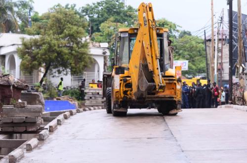 Kinshasa : Daniel Bumba en visite d’inspection des chantiers routiers à Ngaliema