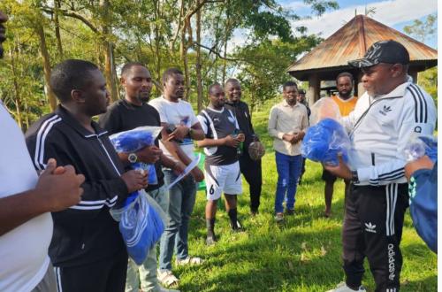 Beni : Charles Kakule Sabungo dote le VC 2GO des équipements sportifs
