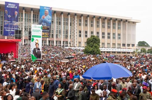 RDC : 135.000 fidèles de l'église du Prophète Jules Mulindwa réunis au palais du peuple pour célébrer le deal historique RDC-Etats-Unis