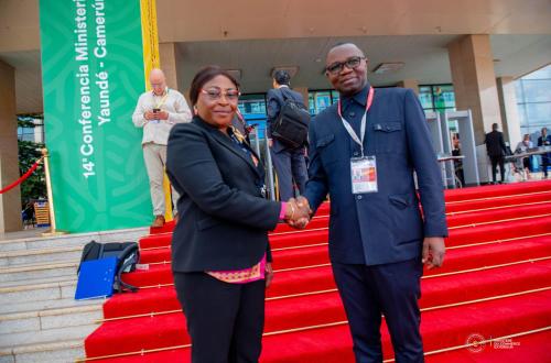 Une femme, un uniforme, un tournant : la Congolaise qui bouscule les codes d’INTERPOL