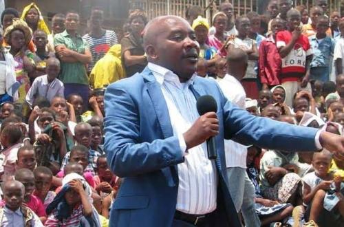 RDC : le CSAC impose un embargo médiatique de 60 jours à Jules Mulindwa