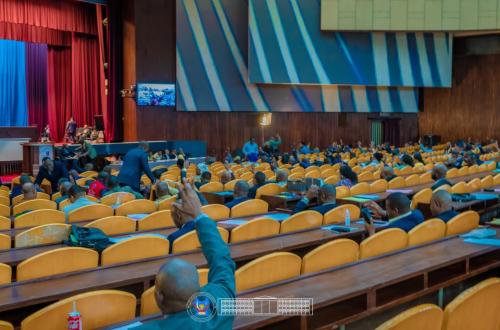 RDC : le Parlement adopte six accords stratégiques pour renforcer la sécurité et financer de grands projets