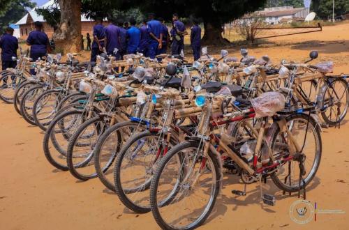 Lomami : des agents de l’état civil de Kabinda dotés de vélos pour améliorer leur mobilité