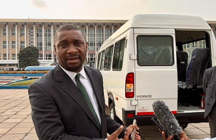 Coupe du Congo de football : « Modern Construction Congo » dote le DC Virunga de P. Munyomo d’un bus neuf pour la mobilité des ses joueurs