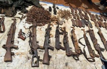 Ituri : les FARDC découvrent une importante cache d’armes lors d’une opération de ratissage à Mabanga