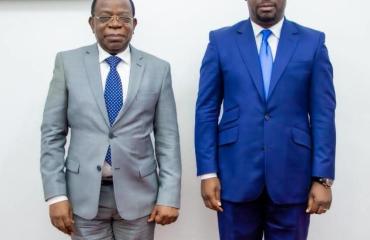 “Pourquoi juste à côté de Patrick Munyomo ?” : la présence de Bahati Lukwebo dans le même immeuble alimente la polémique à Kinshasa