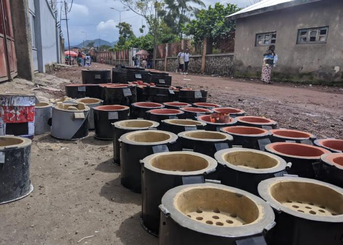 Goma : Des braseros économiques fabriqués par les jeunes du quartier Virunga