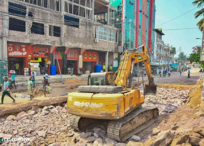 Kinshasa : Gentiny Ngobila visite différents chantiers de réhabilitation et de modernisation de certaines voiries urbaines précisément les avenues Nguma et Boboliko