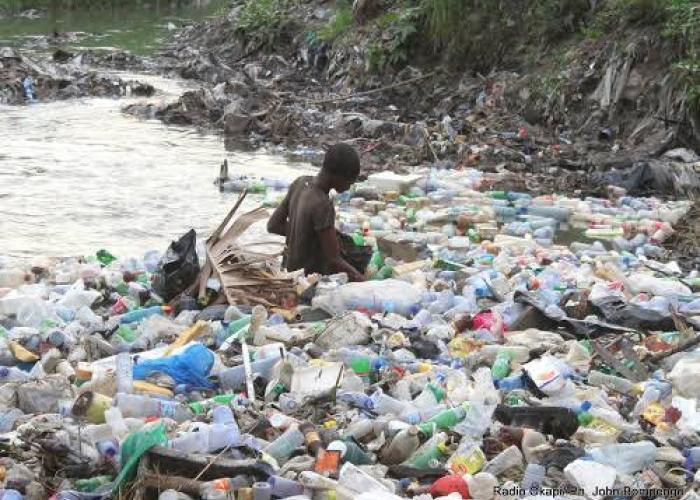 Goma : l'accumulation des déchets plastiques dans le lac Kivu, une menace grave sur l'écosystème
