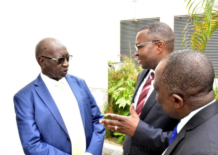 Julien Paluku décante la situation des véhicules de transit en route vers la RDC bloqués par l’Ouganda