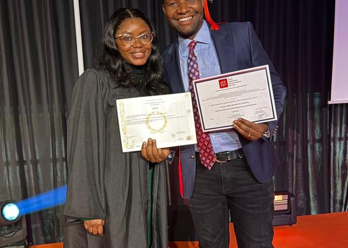 La journaliste Christina Kasoki obtient son diplôme de Master en management des médias à l'École Supérieure de Journalisme de Lille