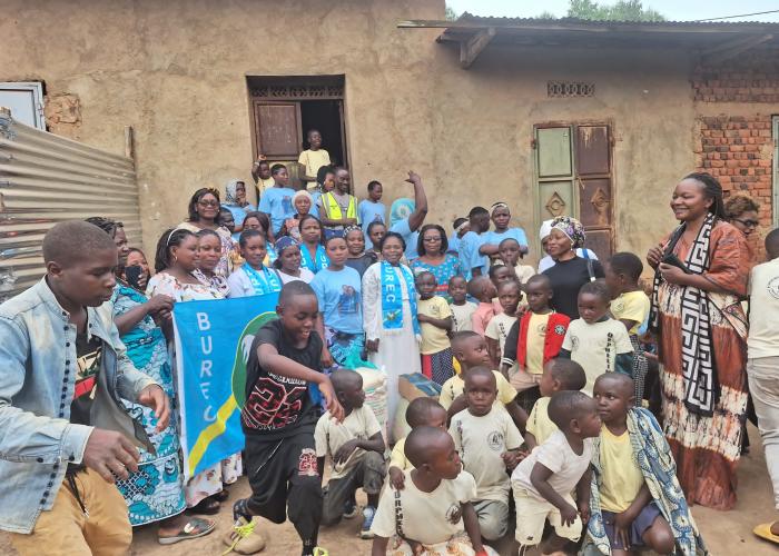 Les femmes du BUREC de Butembo au chevet aux enfants orphelins en vivres et non vivres