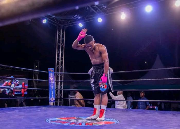 Le grand événement de boxe prévu samedi 05 avril 2025 à Kampala, opposant le boxeur congolais Augustin Mugunge à l'Ougandais Ivan Kambagire, a été reporté d'une semaine. Le combat se tiendra désormais le 12 avril 2025 au MTN Arena, un lieu qui s’annonce spectaculaire pour un duel qui s’annonce déjà comme un grand moment de sport en Afrique de l’Est.